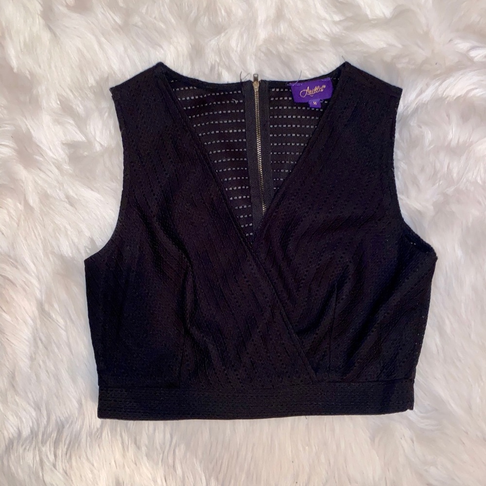 Black v-neck crop top